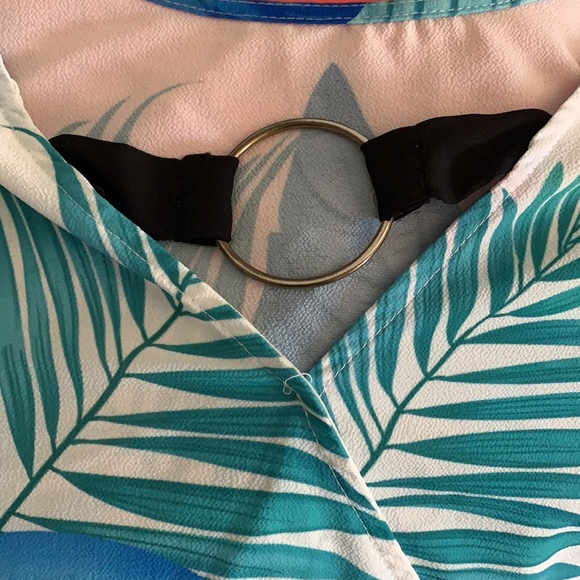 6/$25 ❌ Tropical Vibes Top - Picture 6 of 6